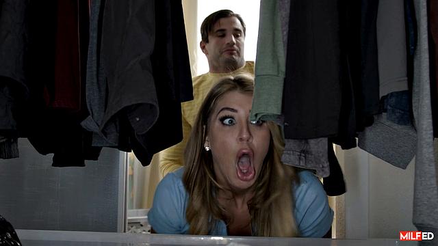 Зрелая Лолли Деймс трахает молодого жеребца, пока жопа трещит по швам - у кого сперма быстрее кончится?