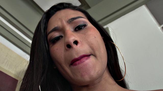 Evelliny Moura - Ms. Moura at Play