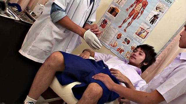 Orient twink barebacked by doctor in 3way until facial