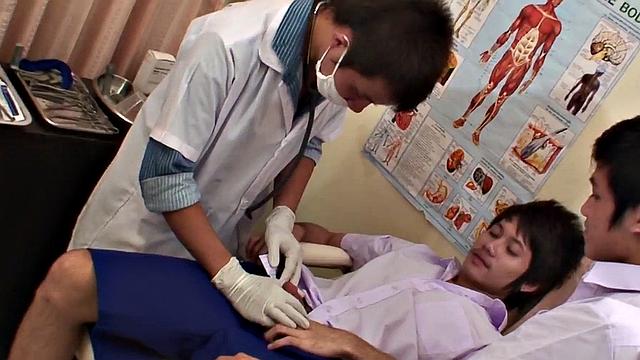 Orient twink barebacked by doctor in 3way until facial