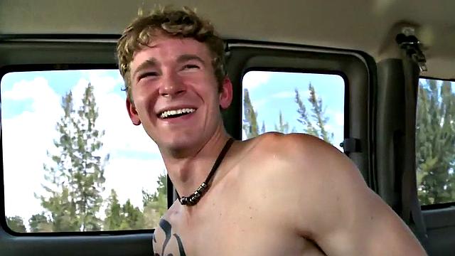 Blindfolded amateur blown by gay dude for cash