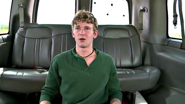 Blindfolded amateur blown by gay dude for cash