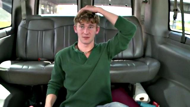 Blindfolded amateur blown by gay dude for cash