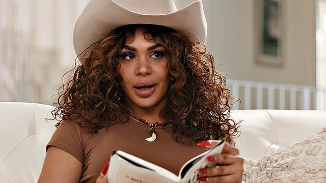 TRANSFIXED - Peeking Stacked Babysitter Eva Maxim Fucks Naughty Queenie Sateen