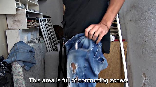 латино рабочий сосёт толстый член за деньги