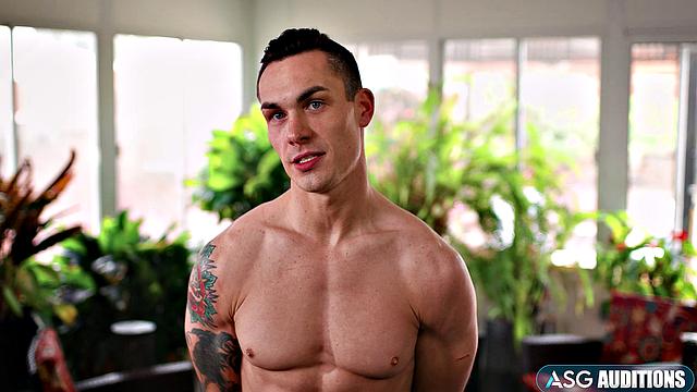 Ginger Hunk Fucks Tatted Bi Newbie - ASGmax