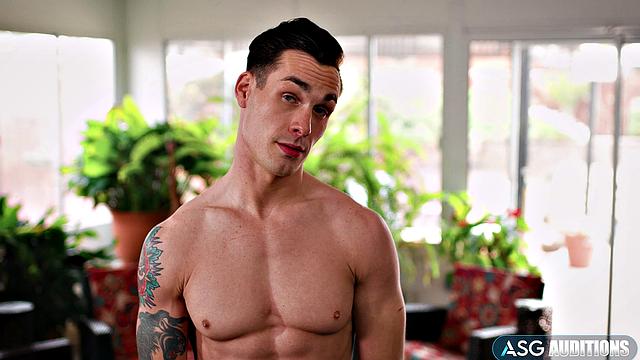 Ginger Hunk Fucks Tatted Bi Newbie - ASGmax