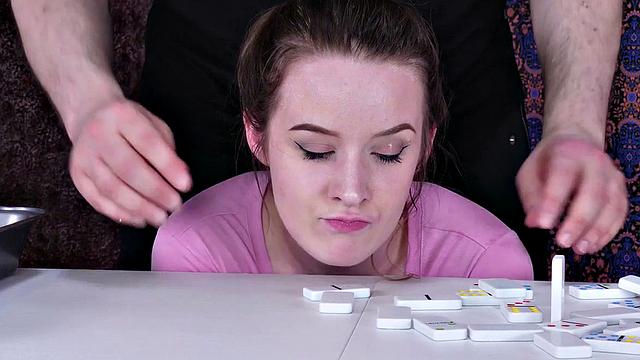 Джессика Кей - юная рабыня, сосет член и ловит сперму с юмором