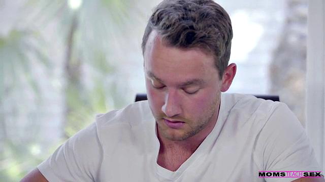 Heat Of The Moment - S5:E4