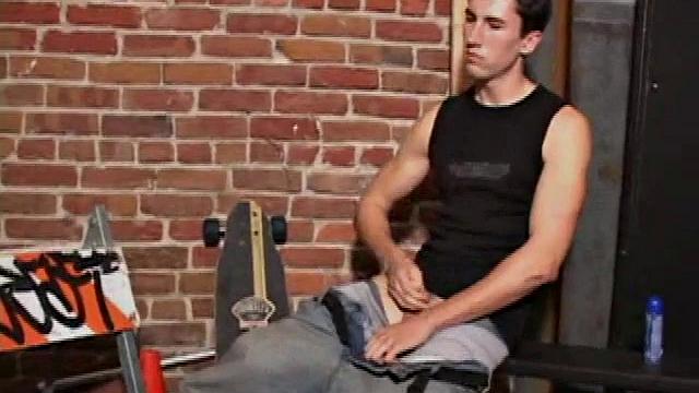 JP откладывает скейт и начищает себе до финиша