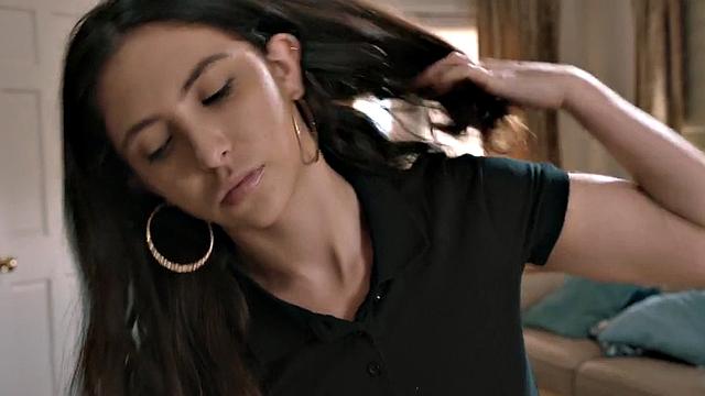 Scissoring lesbian sluts pleasing GF's hairy pussy