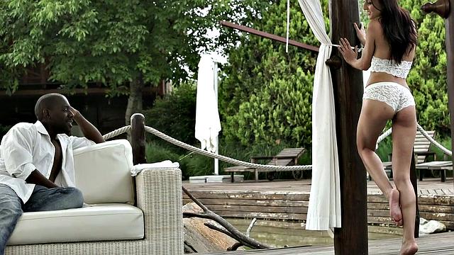 Foot model riding interracial couple before jizz on soles