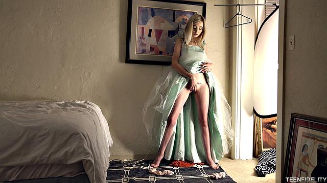 горячая домработница Лекси скачет на Стиве и ловит струйный финиш