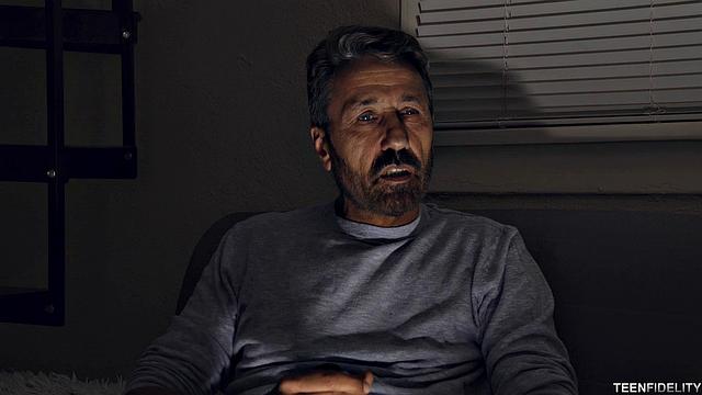 горячая домработница Лекси скачет на Стиве и ловит струйный финиш