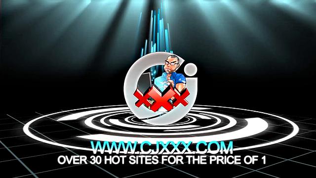 Латино парень Айзек скучает - дрочит и шутит над камерой, а член серьёзно не шутит.