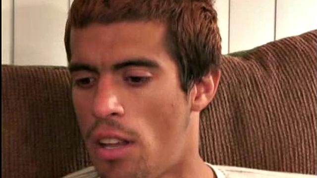 Nate дрочит с остервенением и выстреливает мощно