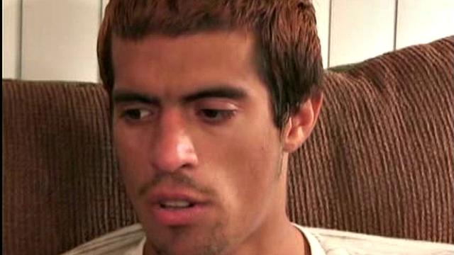 Nate дрочит с остервенением и выстреливает мощно