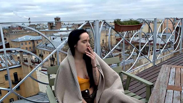 Лейла даёт отчиму второй шанс - пока курит, брат уже в деле