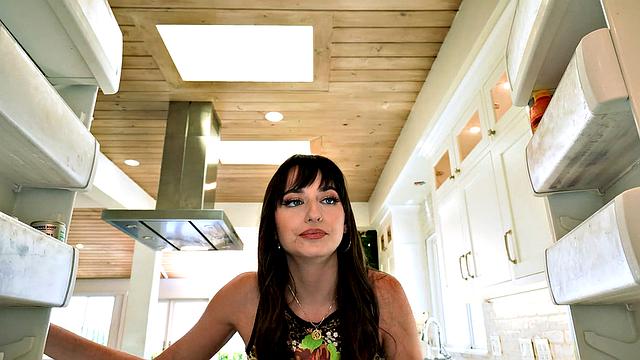 Desperate Babysitter Finally Gets Her Attention