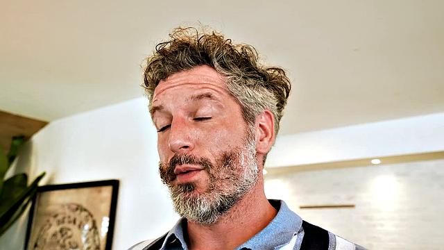 Desperate Babysitter Finally Gets Her Attention