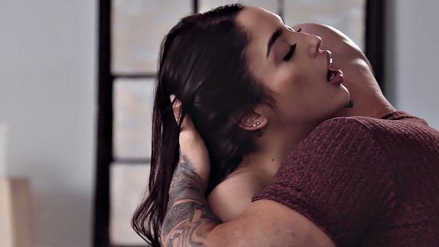 Bigass tattoo babe GF passionately fucked and jizzed by BF