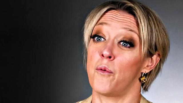 Busty solo amateur lady fingers pussy after casting