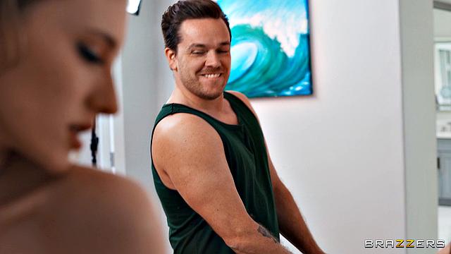 мелоди не удержалась от спермы и влилась в жаркую еблю