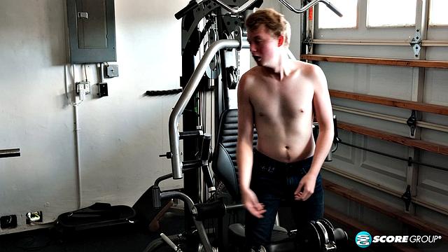 A young dude's cock in Dana Rey's asshole