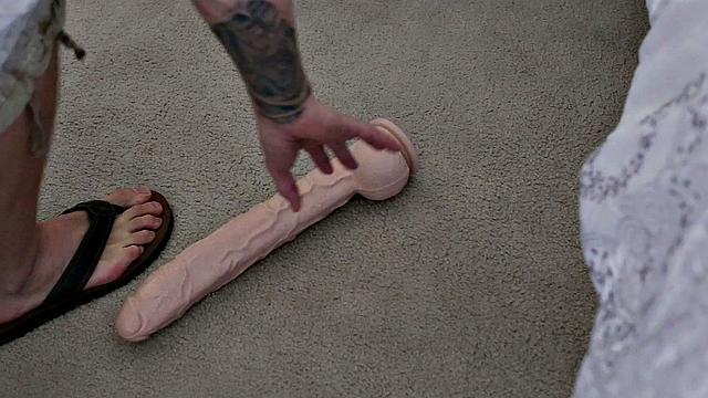 No Cash, But I Got Huge Dildo