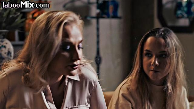 Big ass MILF pussylicked by petite cutie