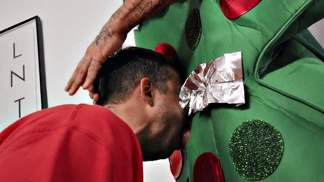 Toying stud gets his cock sucked by BF before barebacking