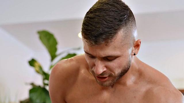 Eager jock with athletic body rims and barebacks BF