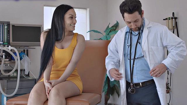 Bigtitted MILF enjoys fucking hardcore in wet pussy