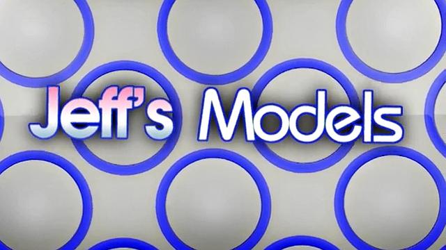 пышная блондинка жадно скачет на члене