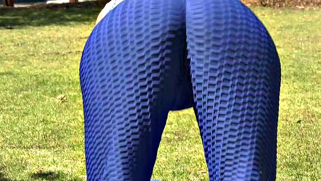 Big Boobs Milf Eve Marlow Finds A Voyeur Jerking Off And Invites For Hardcore Fuck