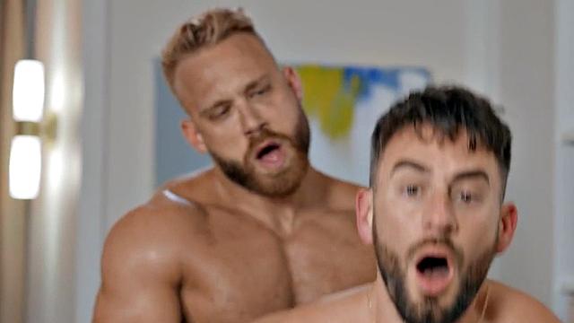 Amateur eager jock barebacks twink before getting a facial