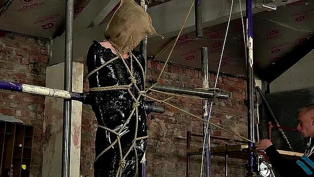 Заставляет его огромный член кончать! - Чарли Коул и Эштон Брэдли