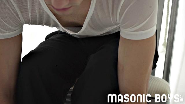 Риверс не выдерживает давления на приёме у горячего доктора