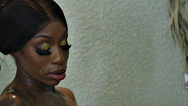 Big-titted ebony cougar with insatiable pussy seducing a guy