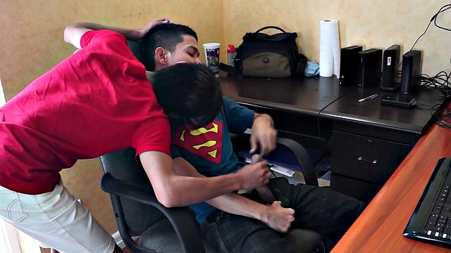 Nippon amateur twinks enjoy barebacking anal