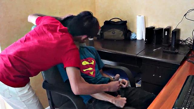 Nippon amateur twinks enjoy barebacking anal