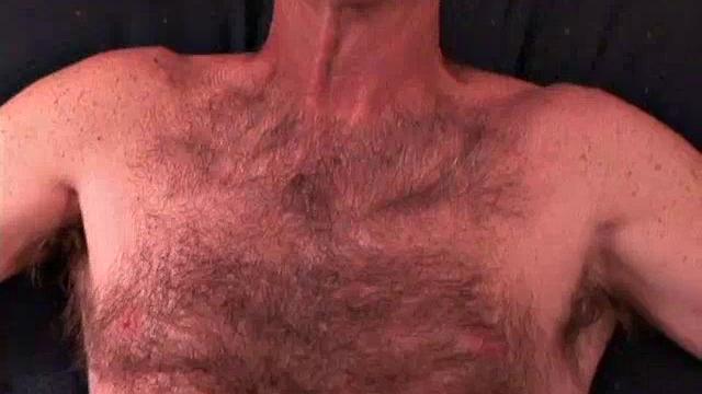 джесси дрочит парню и доводит до конча