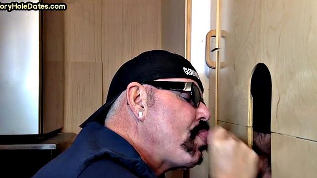 Глориол любитель DILF без гондона после минета