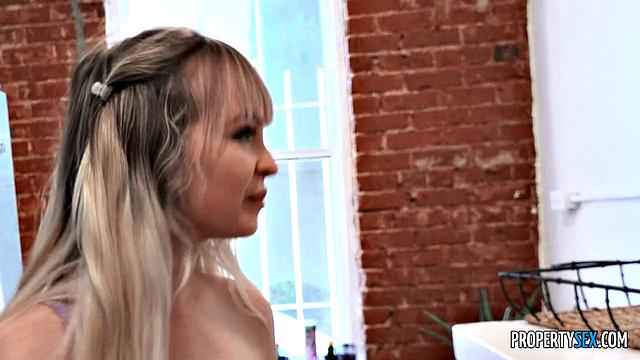 Стриптизерша Лилли Белл соблазняет управляющего и получает горячий секс в новой квартире.