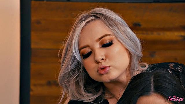 Лулу Чу тихоня? Ага, до первого сквирта с подругами в комнате!