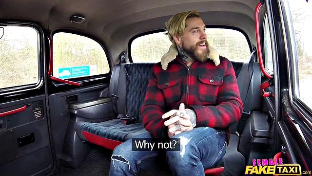 Tourist pays taxi fare with a hot cumshot in reverse cowgirl and doggystyle