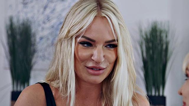 21yo lesbo babe pussy eaten and fingered by MILFs in threesome