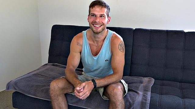 Amateur solo jock jerks rod on casting after interview
