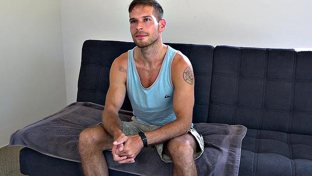 Amateur solo jock jerks rod on casting after interview