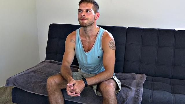 Amateur solo jock jerks rod on casting after interview
